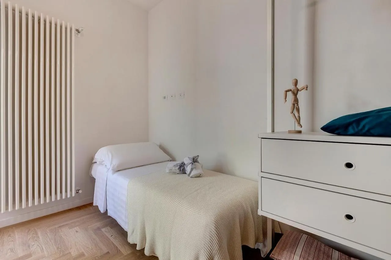 Guya Apartment By Mamo Florence Italy