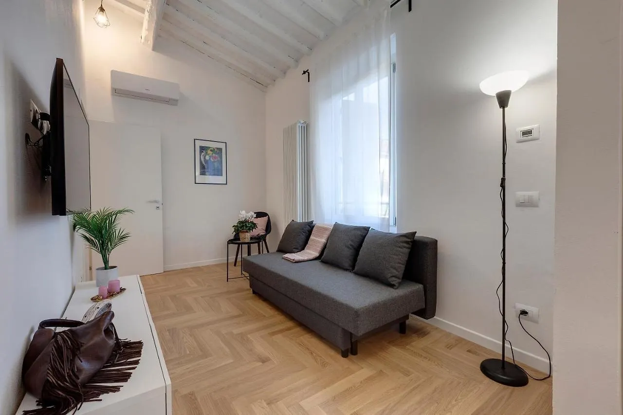 Guya Apartment By Mamo Florence 0*,  Italy