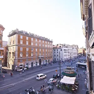 apartment-arenula.it-romehotels.com/